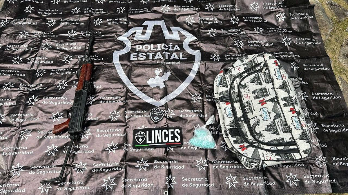 Al hombre además de las pastillas le aseguraron un arma de fuego. (Cortesía)