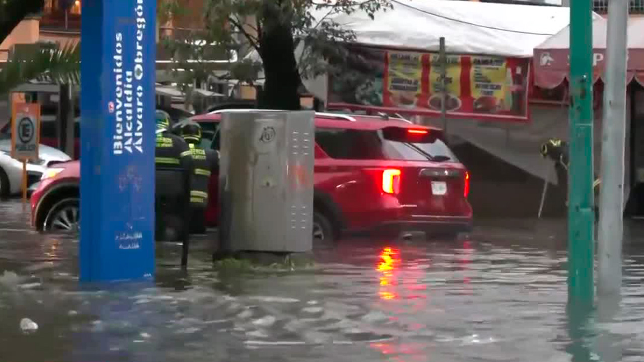 Intensas lluvias provocan inundaciones en el poniente de la Ciudad de México