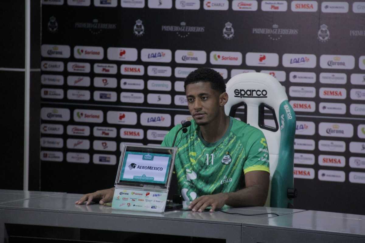 Lozano muestra confianza de la recuperación de Santos Laguna. (Manuel Guadarrama