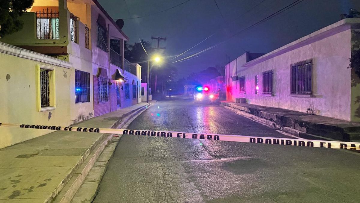 Paramédicos de la Cruz Roja atendieron y trasladaron al lesionado de aproximadamente 14 años. Leyda Estrada