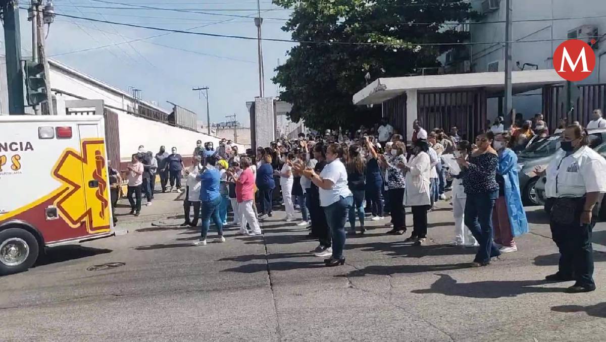 Dan último adiós a operador de la ambulancia del ISSSTE que murió en accidente carretero.