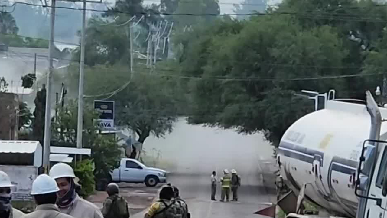 Autoridades confirman que ha sido controlada la fuga de combustible en Zapotlanejo, Jalisco