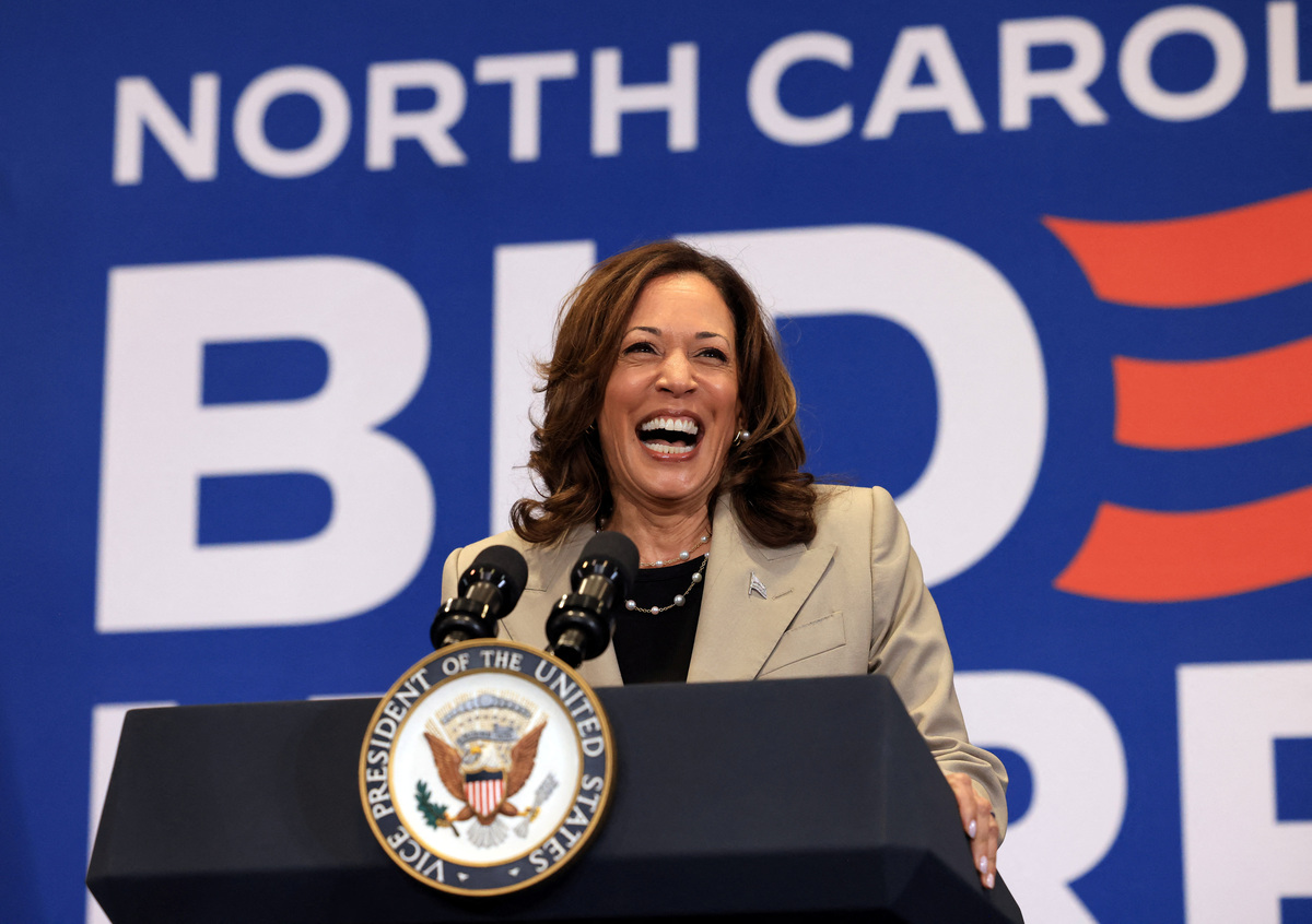 Kamala Harris hace campaña en la escuela secundaria Westover. | Reuters