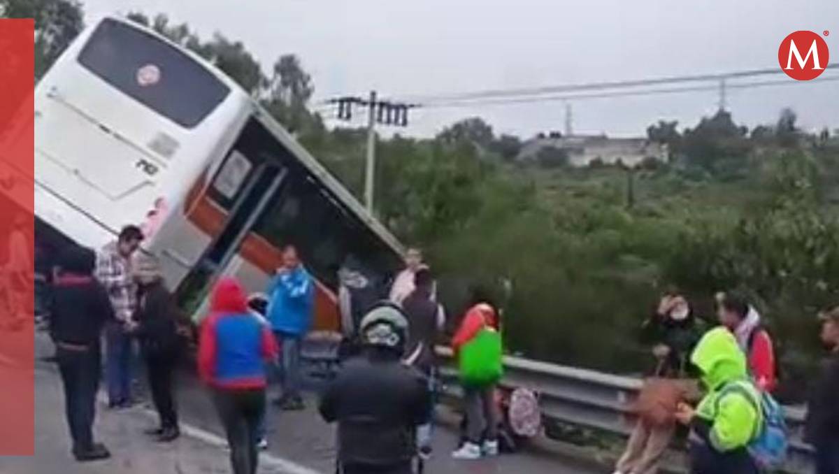 Dos unidades de carga y al menos dos vehículos chicos se vieron involucrados en un choque múltiples. | Especial