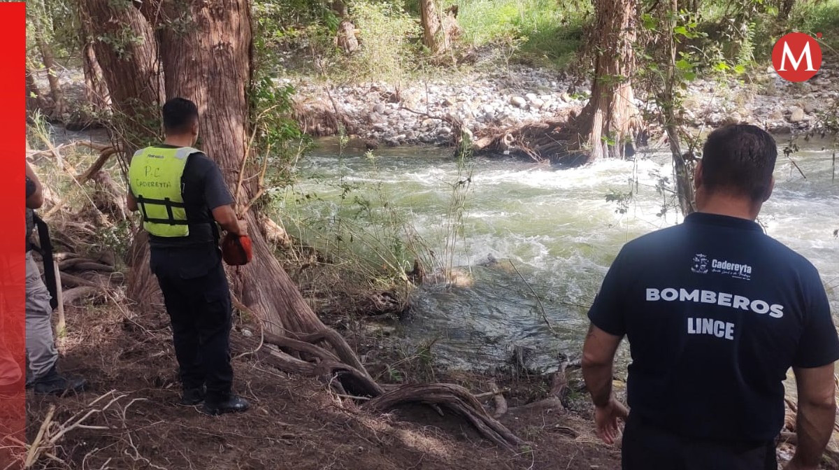 Hombre arrastrado por la corriente en Cadereyta. Foto: Especial