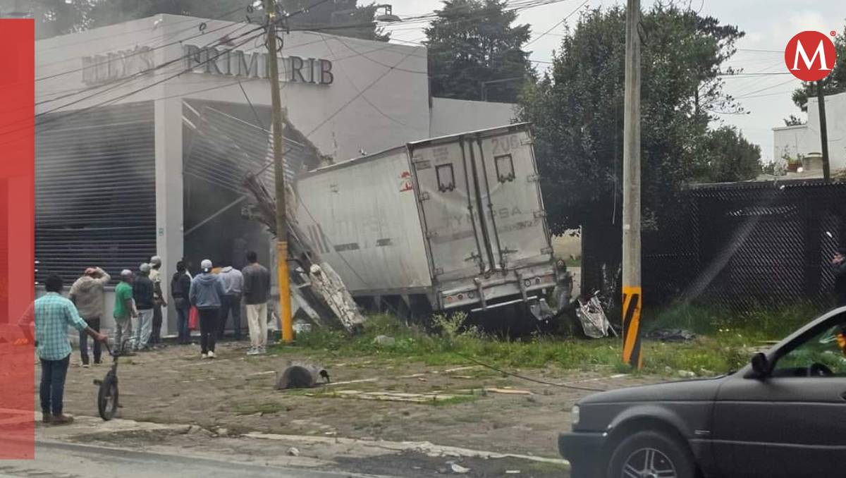 Tráiler impacta en restaurante sobre la carretera México-Toluca. | Especial