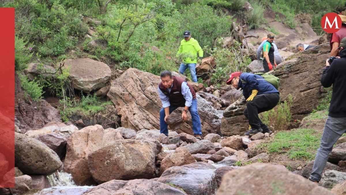La CAEM juntos con vecinos de Ecatepec realizaron trabajos para evitar inundaciones por la barranca Las Venitas. Foto: (Especial)