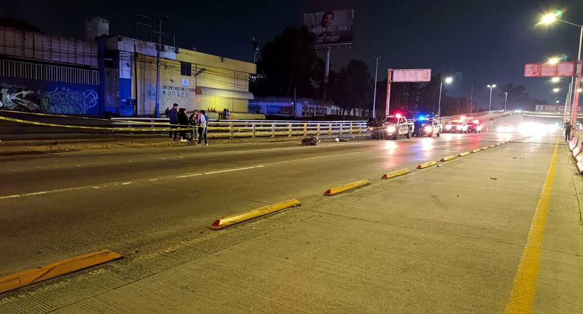 El accidente ocurrió sobre Periférico Sur, casi al cruce con avenida Colón. (Vicente Torres)