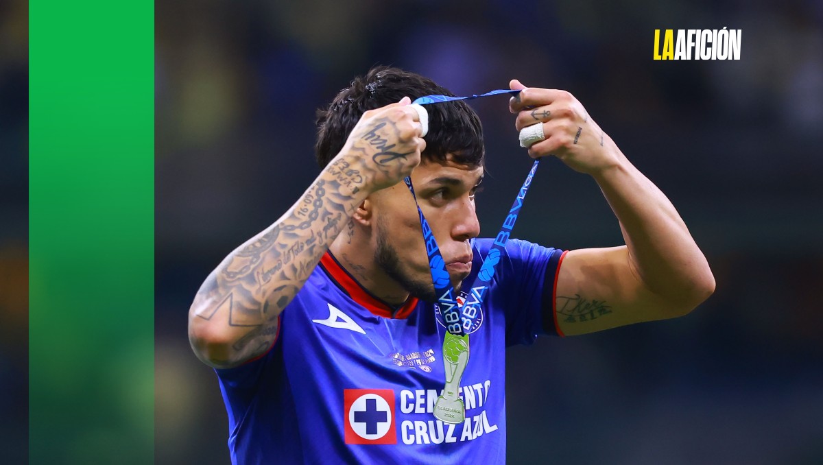 Carlos Salcedo deja de ser jugador de Cruz Azul (Imago7)