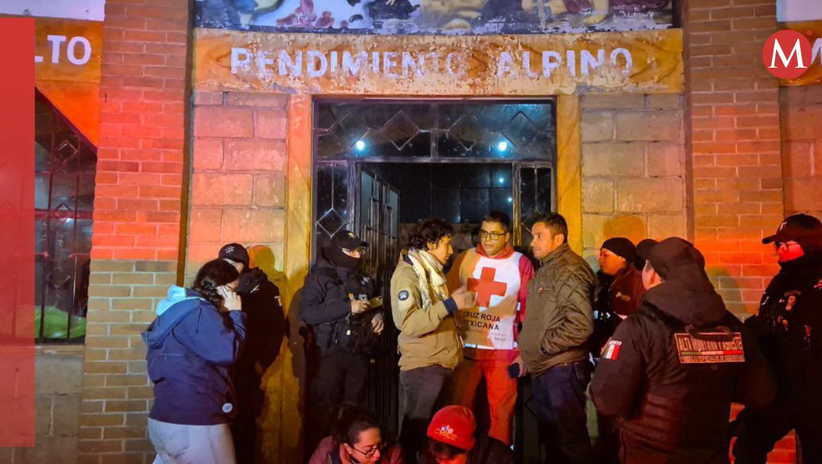 Protección Civil resguardó a las personas rescatadas en el refugio El Pino. Foto: (Especial)