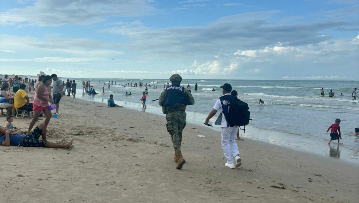 Rescate acuático en playa Miramar. (Pablo Reyes)