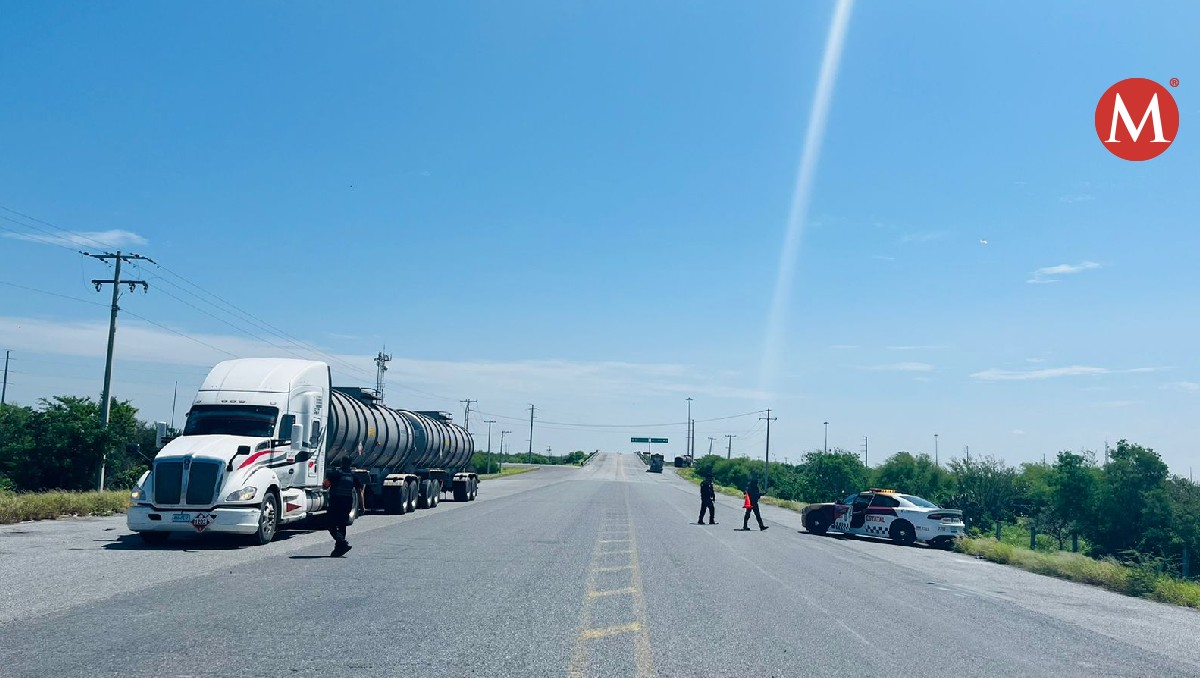 Tránsito Estatal asegura pipa con combustible ilegal en carretera Juan Capitán-El Chihue