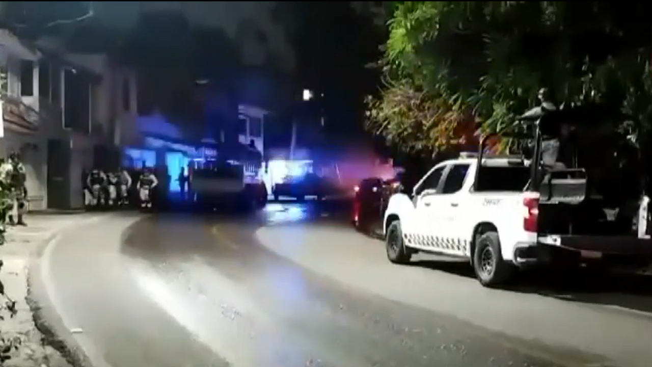 Balean carroza donde trasladaban restos de policía asesinado en Cuernavaca