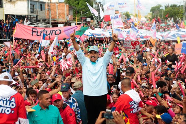 Nicolás Maduro, durante un acto de campaña este martes, en Carabobo, Venezuela. | Foto: EFE