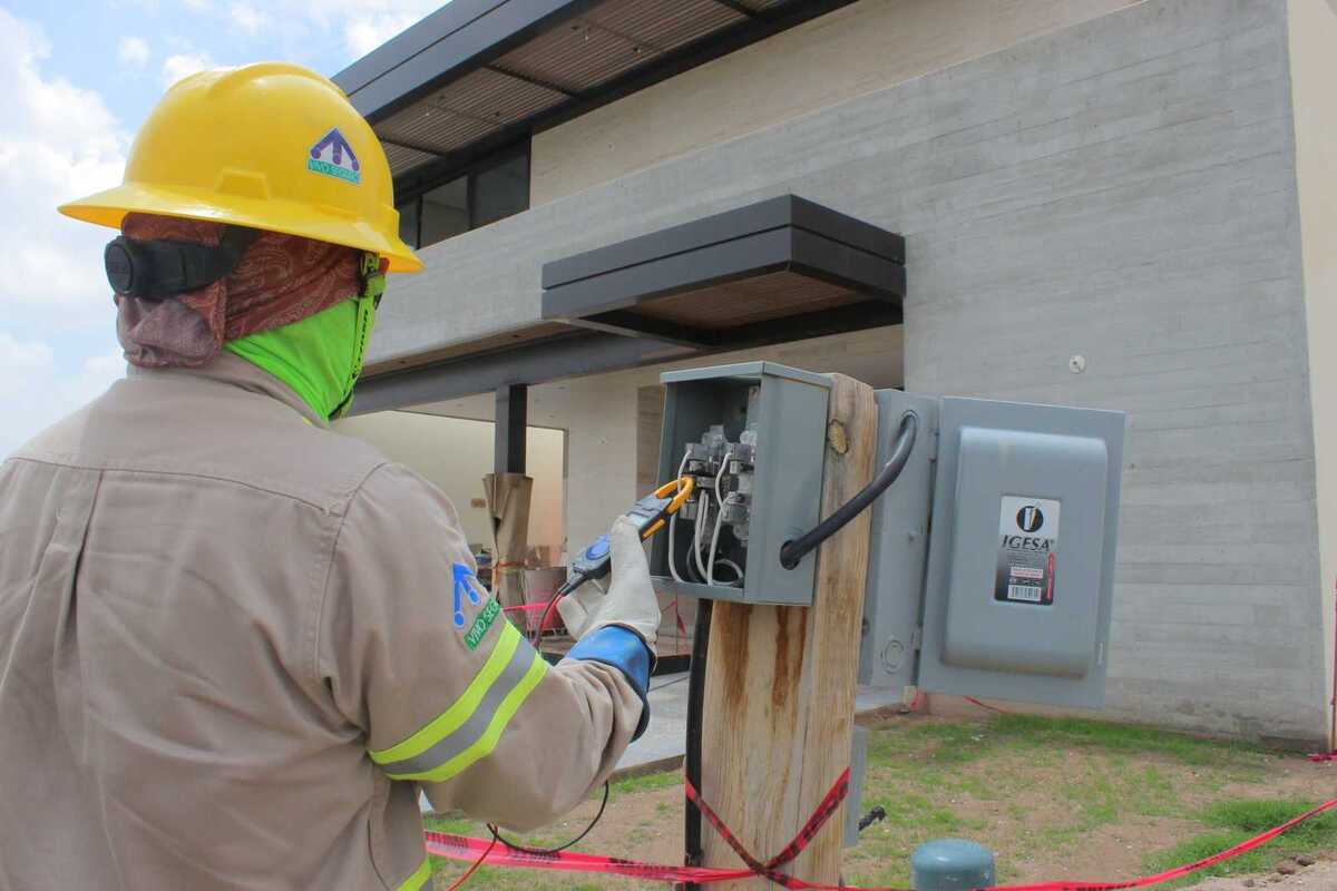 Operativo de CFE en Torreón por el uso indebido de la energía. (Roberto Amaya)