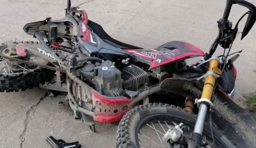 Sujeto muere al derrapar motocicleta en persecución.