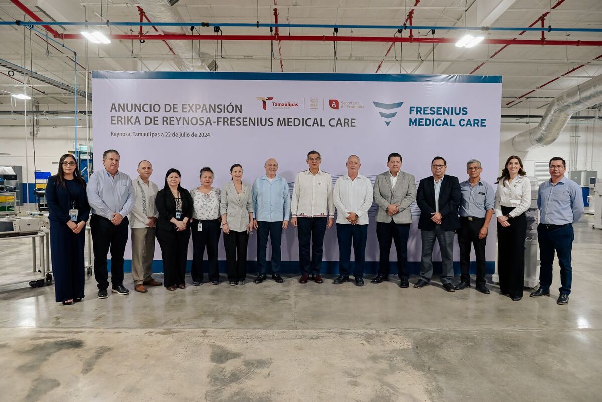 Américo Villarreal Anaya junto a equipo de la empresa Erika de Reynosa; Humberto Martínez, Raúl Setién así como otros directivos de la compañía