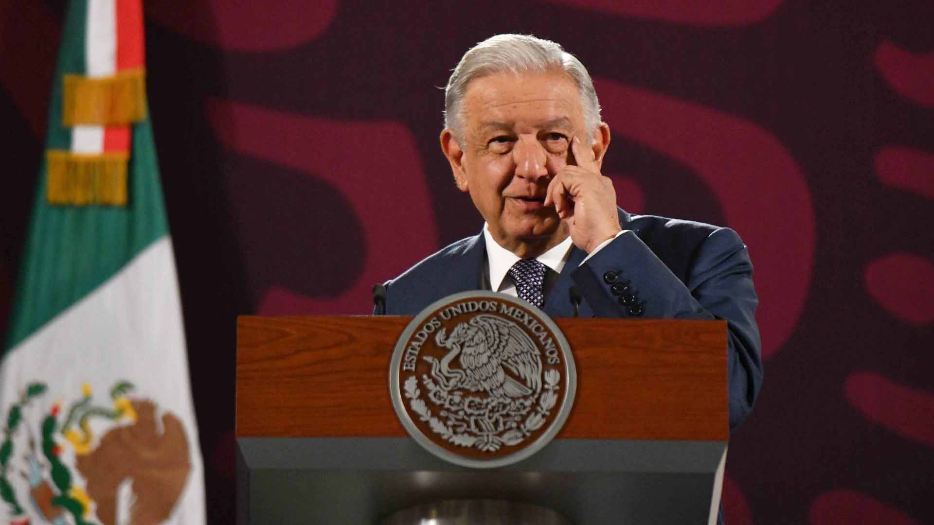AMLO respalda a Javier May: "va a hacer un buen gobierno"