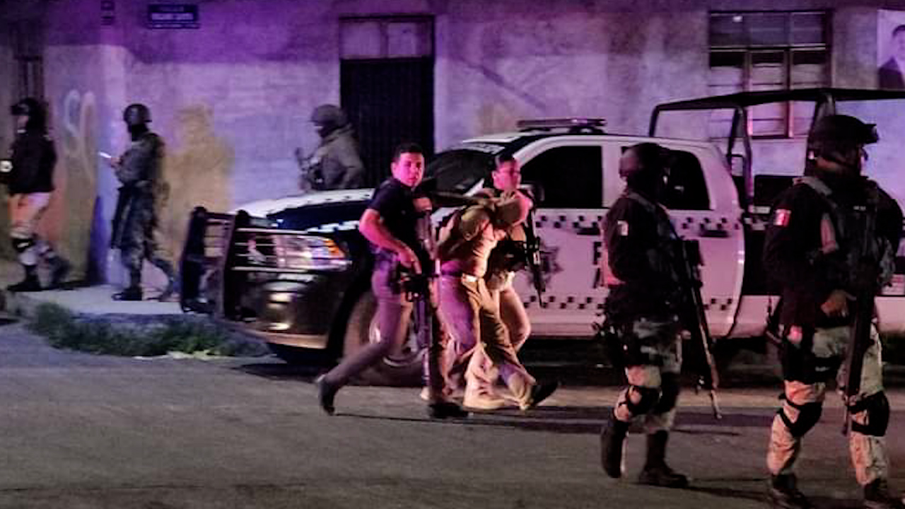 Atacan a personal de la Fiscalía de Michoacán en Morelia; hay tres detenidos