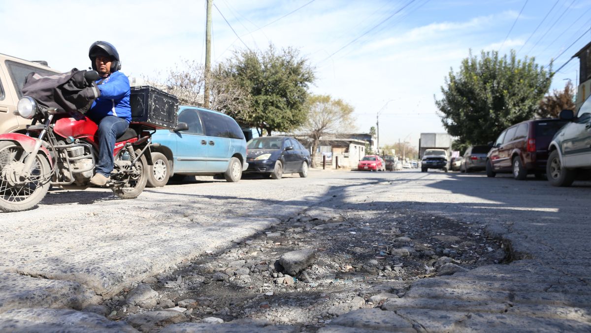 Los baches son la principal problemática en Área Metropolitana de Monterrey | Raúl Palacios