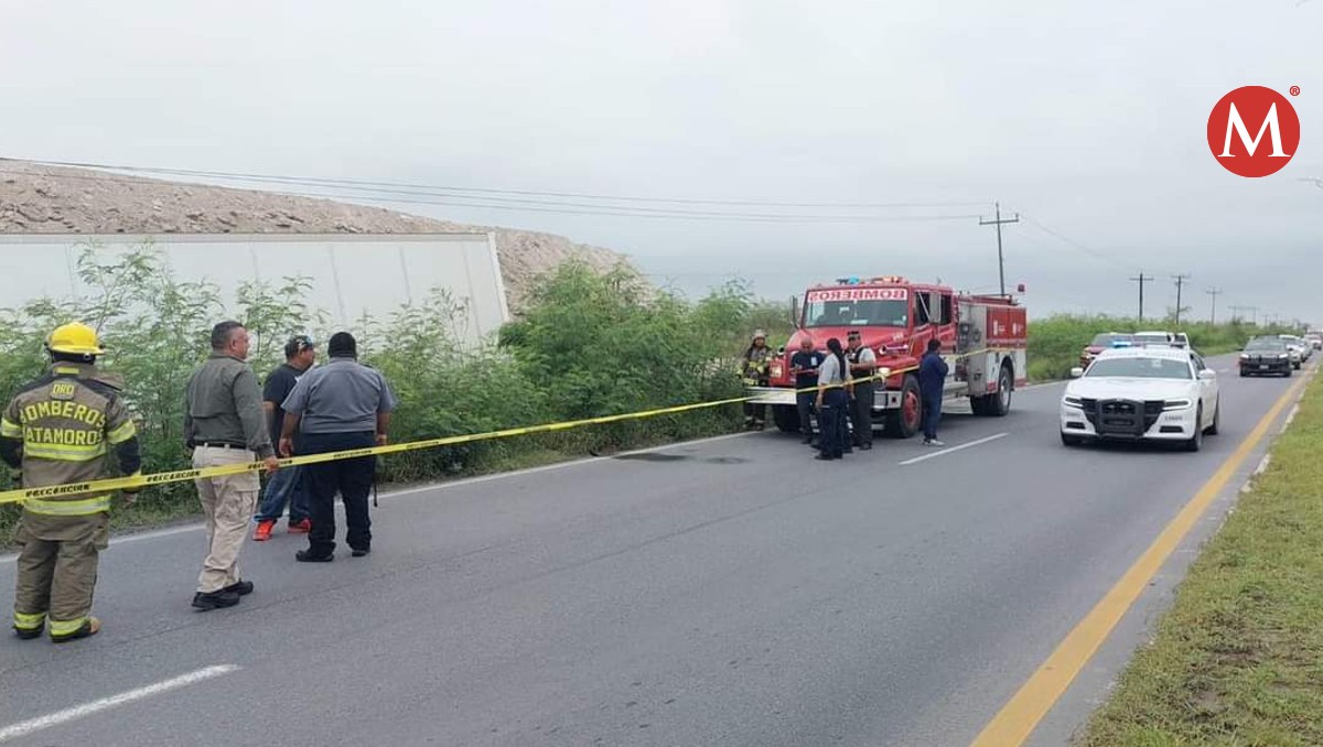 Conductor de tráiler sufre infarto y muere al manejar en carretera Matamoros-Reynosa.