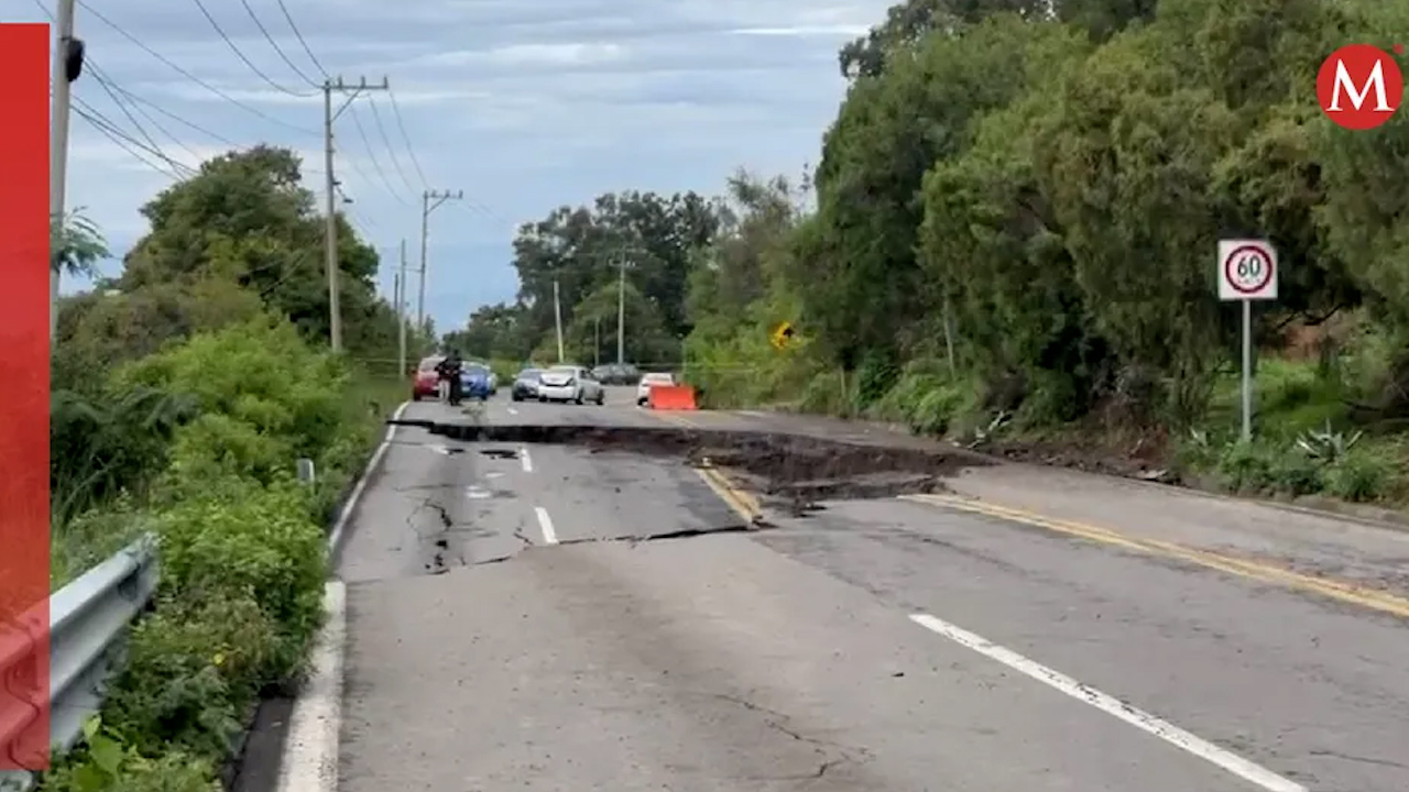 Reportan 'megasocavón' en la carretera Tenango-Tenancingo; cierran vialidad