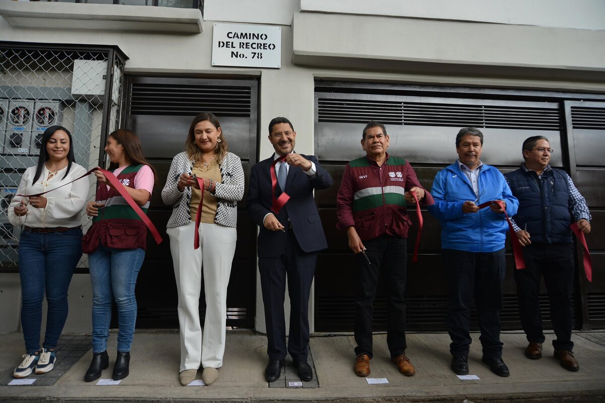 Batres entrega unidad habitacional en Azcapotzalco.