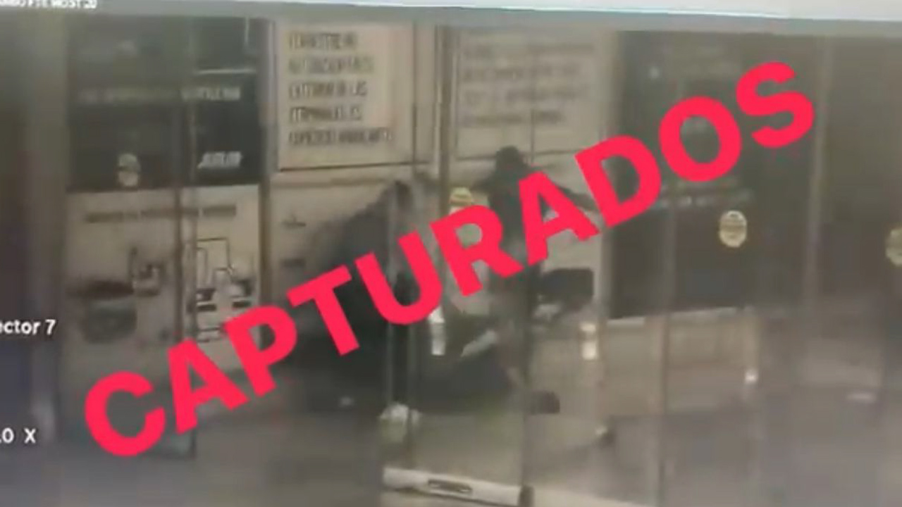 Detienen a dos taxistas por agresión y extorsión en aeropuerto de Cancún