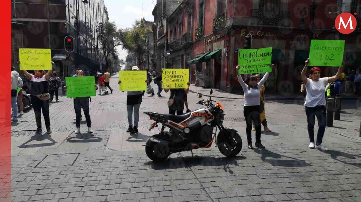 Personal de centro comunitario realiza bloqueo en Centro Histórico | Especial