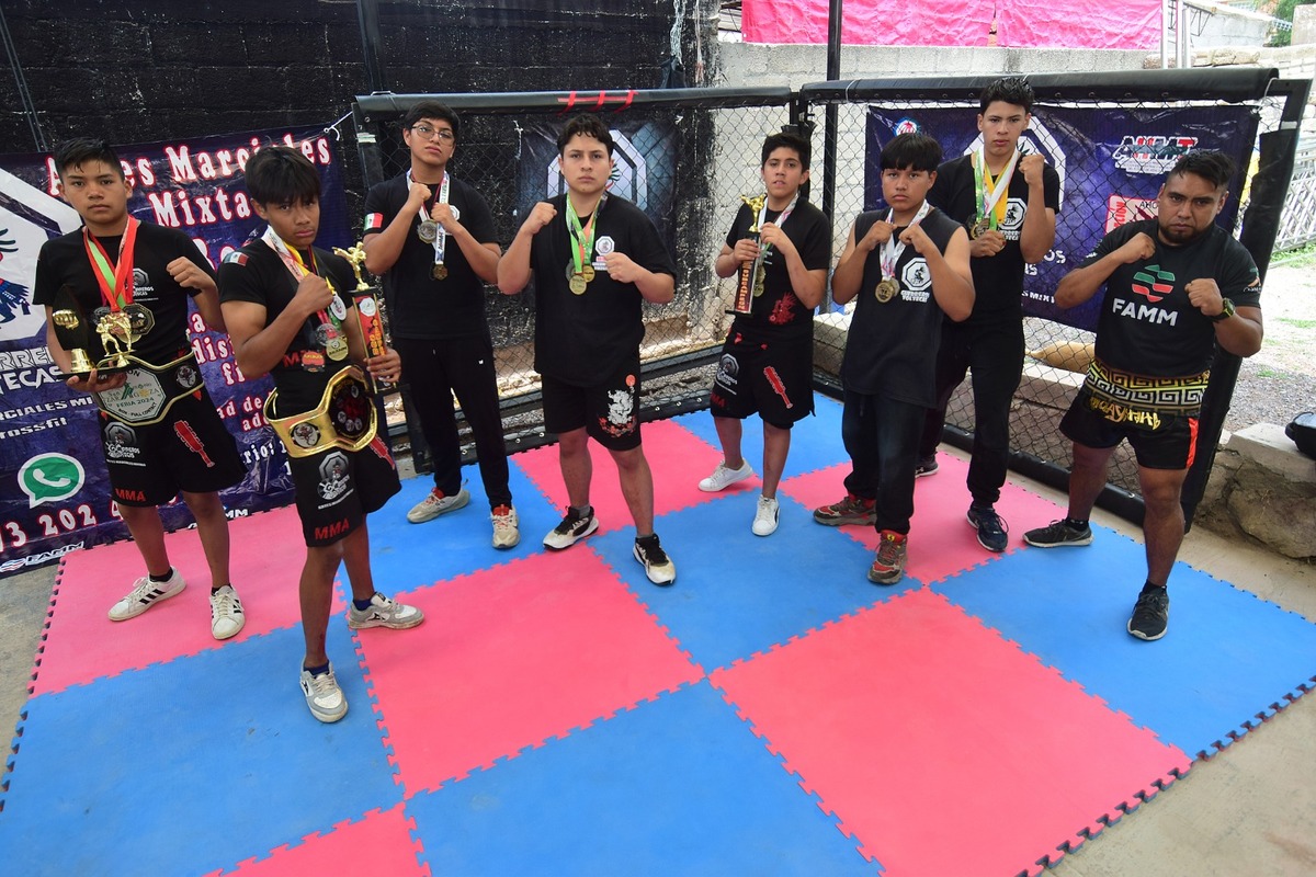 Seleccionados de artes marciales han hecho boteos para poder ir a Monterrey.
