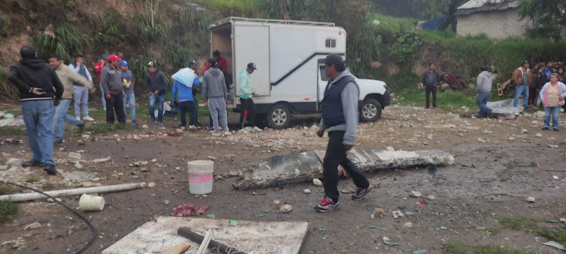 Vecinos retrataron una columna de humo blanco. (Foto:  especial)