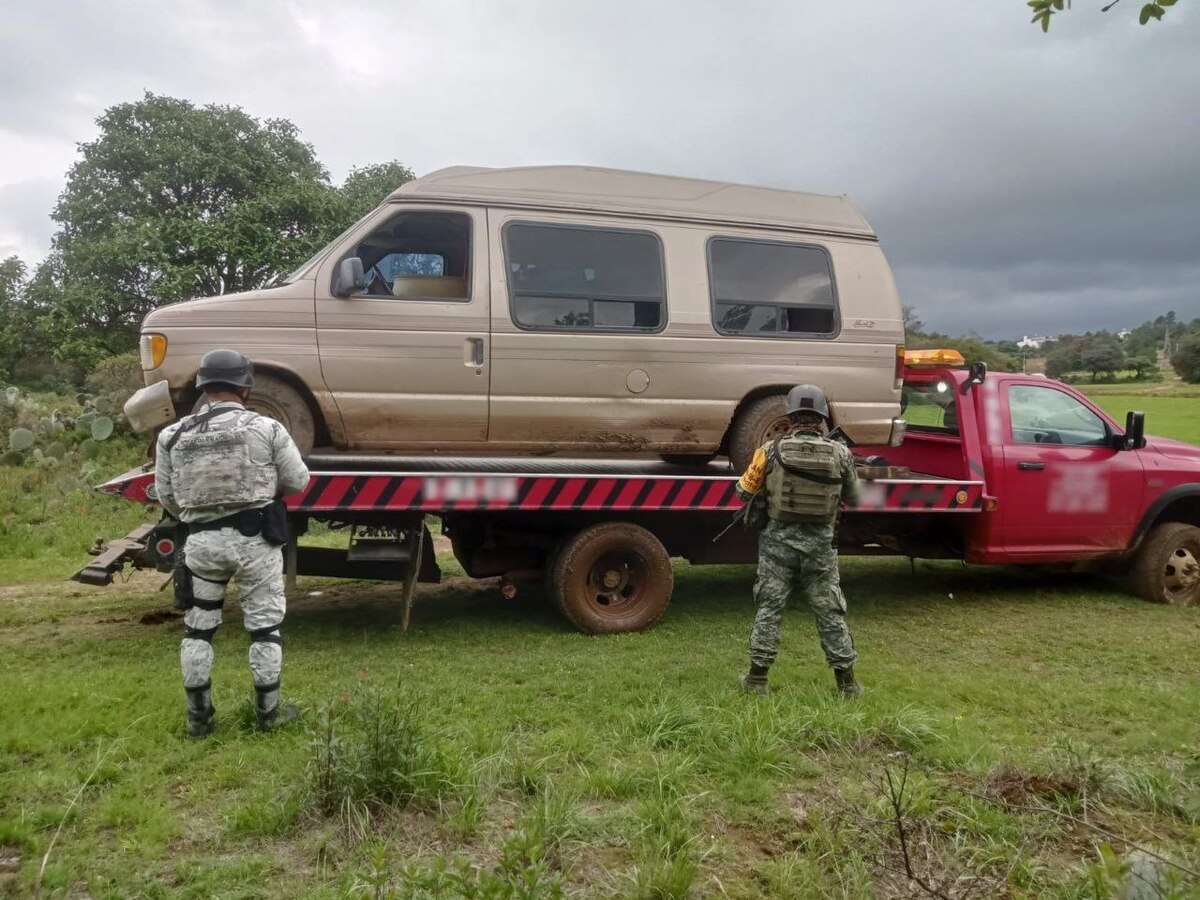 Camioneta asegurada en Hidalgo con 2,700 litros de combustible ilegal