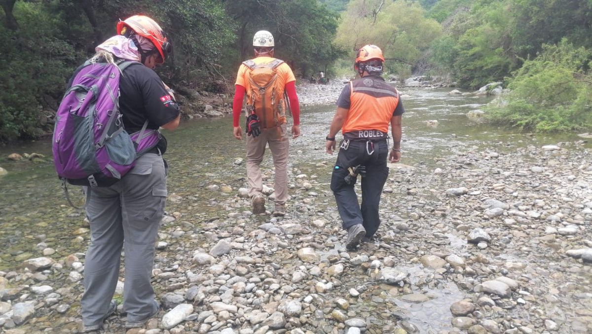 Rescatan a 4 personas extraviadas en el Cerro de la Silla en Guadalupe. Especial