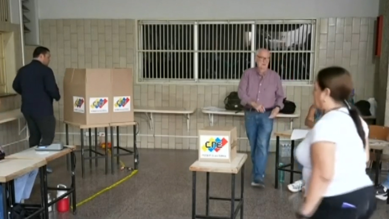"Es poco probable que una dictadura haga elecciones limpias": expertos sobre elecciones en Venezuela