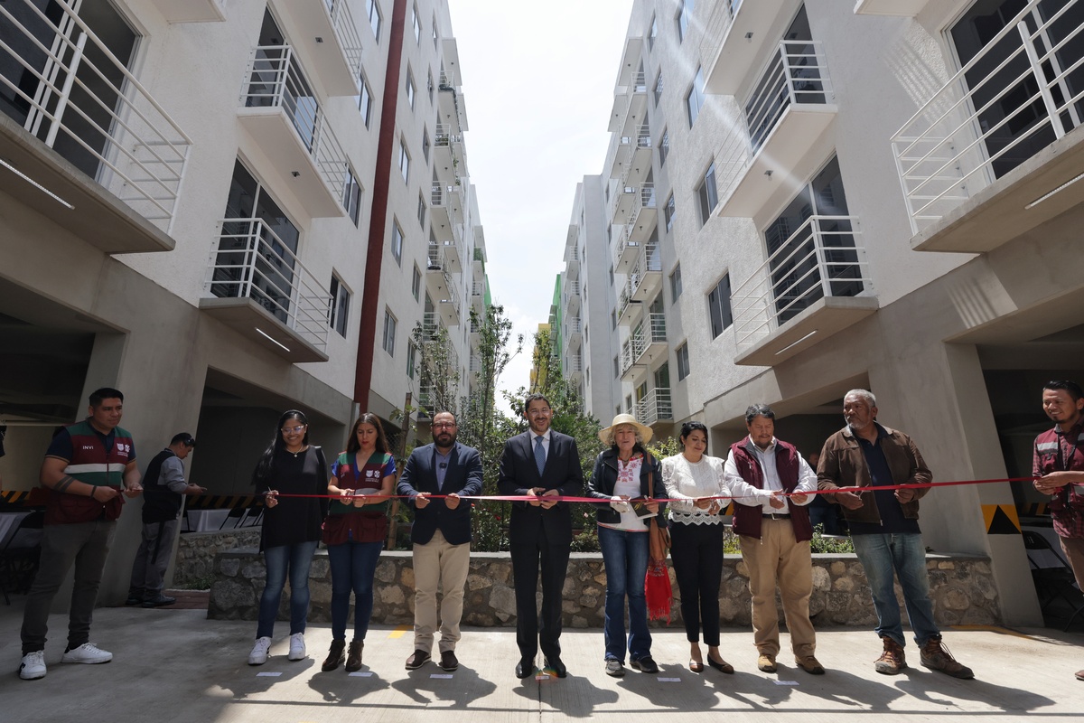 Batres hizo énfasis la importancia de que al construir vivienda social.