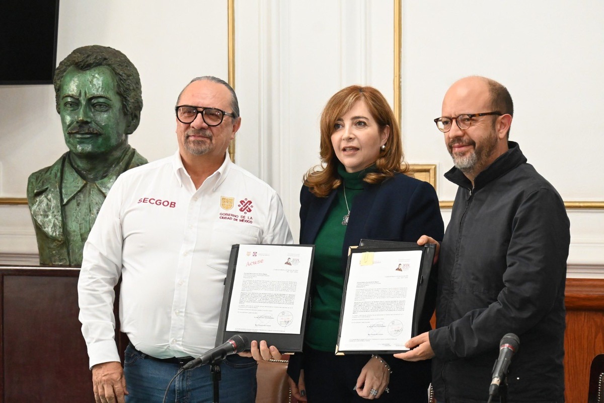 Entrega de inicicativa a viviendas de la CdMx. (Foto: especial)