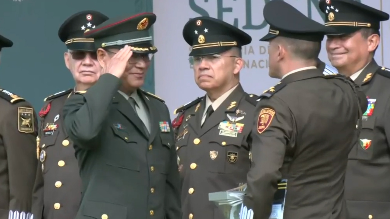 Realizan ceremonia de graduación en la Escuela Superior de Guerra en CdMx
