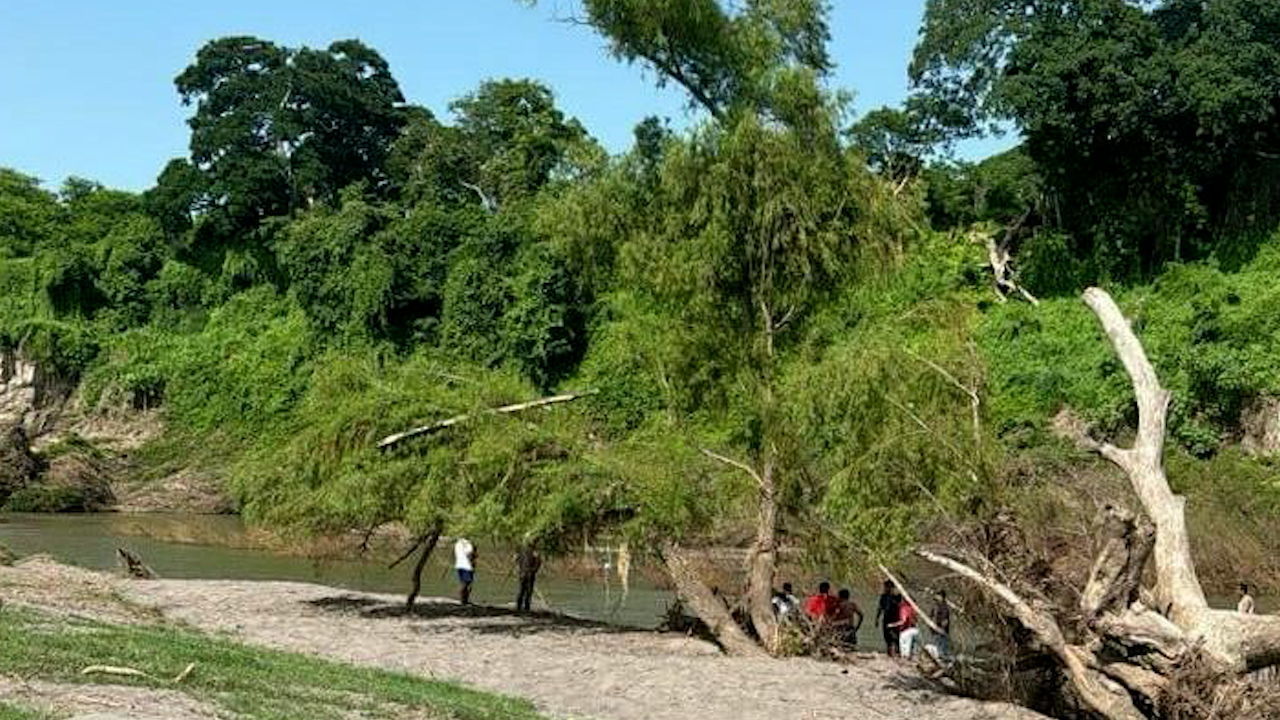 Buscan a niños arrastrados por la corriente del río Cotaxtla, en Veracruz