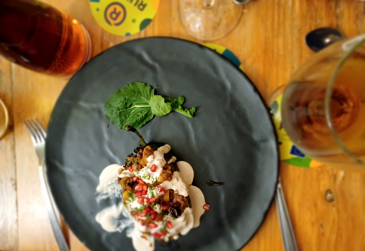Chile en Nogada relleno de carne de búfalo se maridó con un un vino "De Alberto Dorado ", el primero en México. (Ramón Rivera)