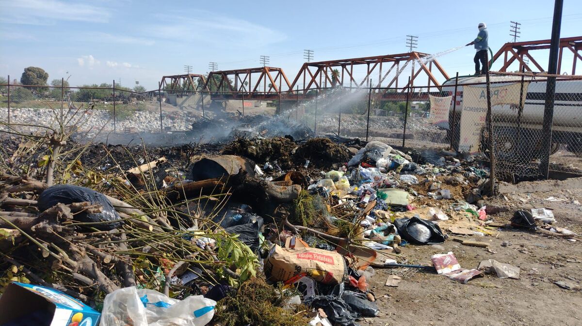 El incendio se extendió hasta la mañana de este miércoles. (Especial)
