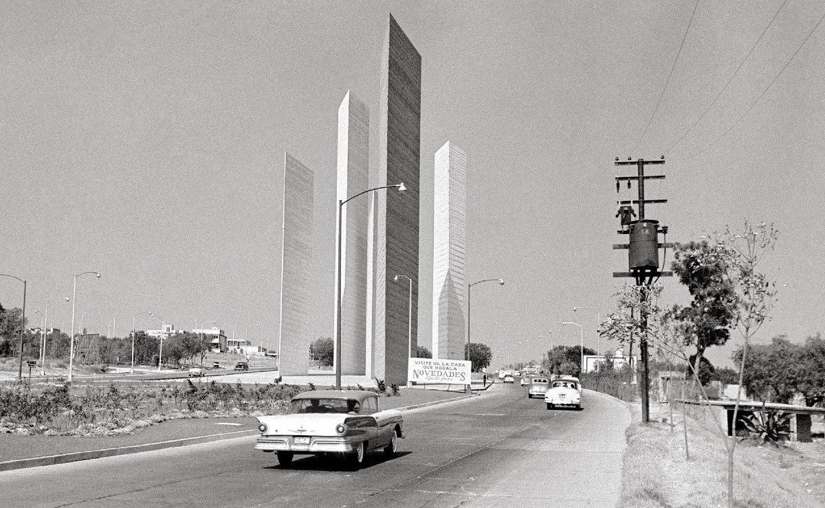 El fotógrafo dejó testimonio del paso de la ciudad a una urbe moderna llena de contradicciones. (Foto: Héctor García)