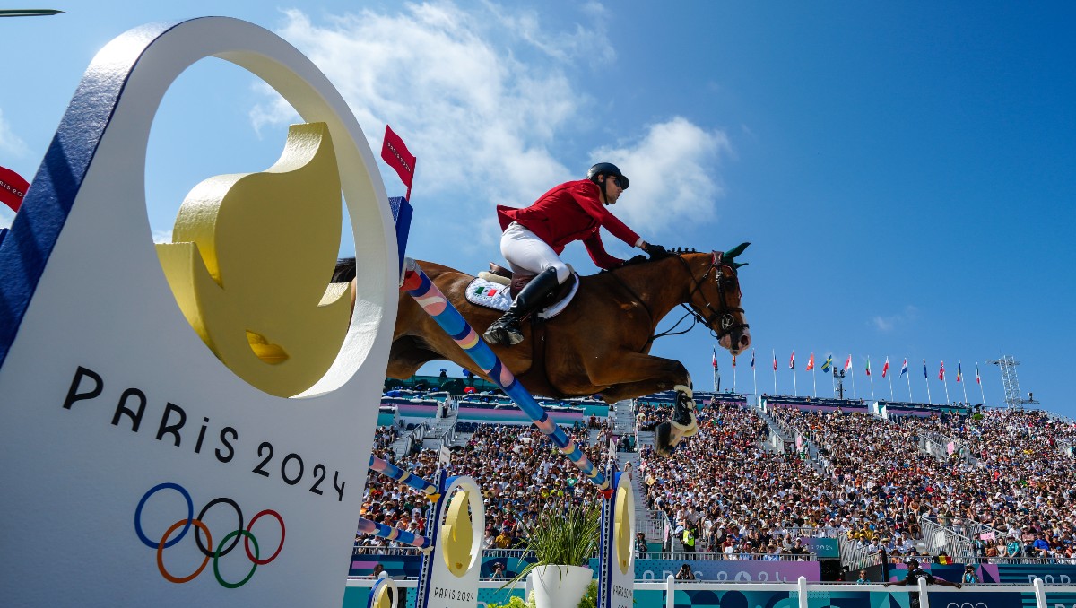 Carlos Hank durante la clasificación de salto por equipos de ecuestre en los Juegos Olímpicos de Paris 2024 (AP)
