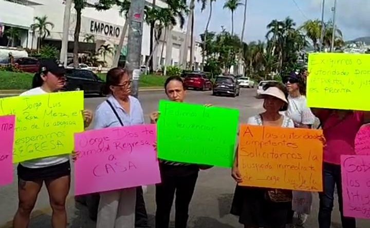 Familiares y amigos de Jorge Luis de la Rosa se manifiestan en Acapulco | FB: Guerrero en Noticias