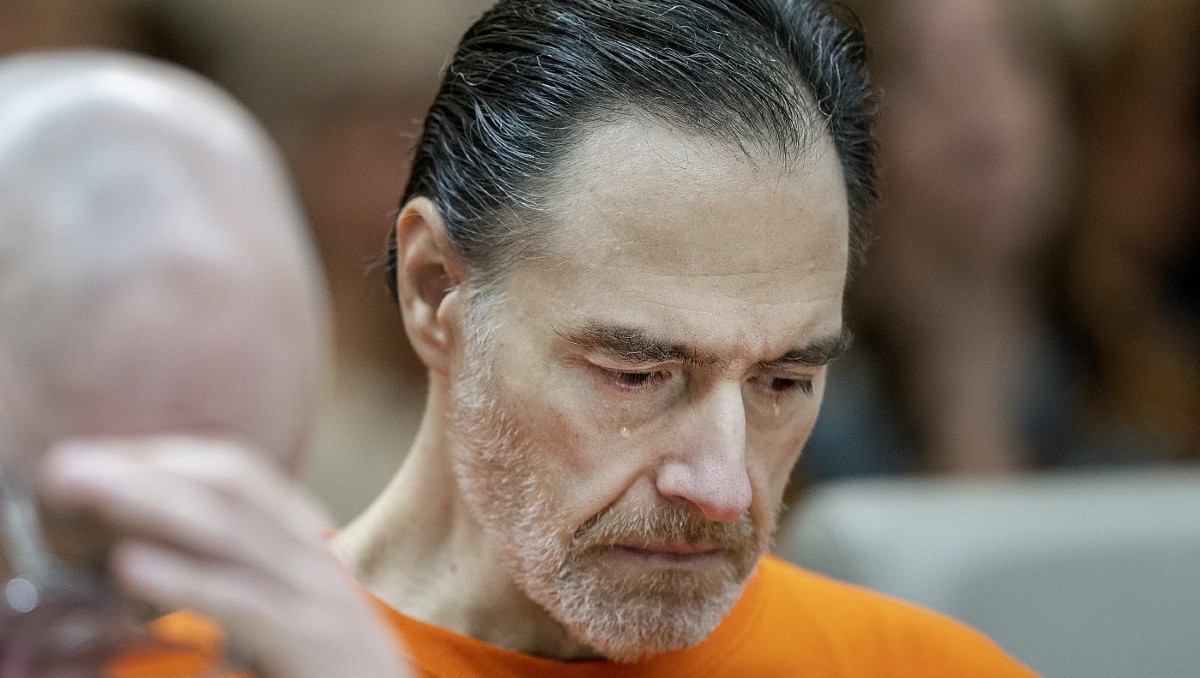 Hombre apuñala a un adolescente y hiere a 4 personas en un río de EU