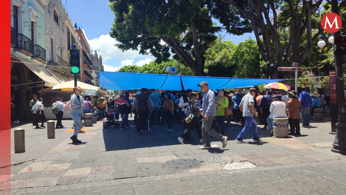 Integrantes de 28 de Octubre hacen plantón en Centro Histórico Puebla | Melanie Torres