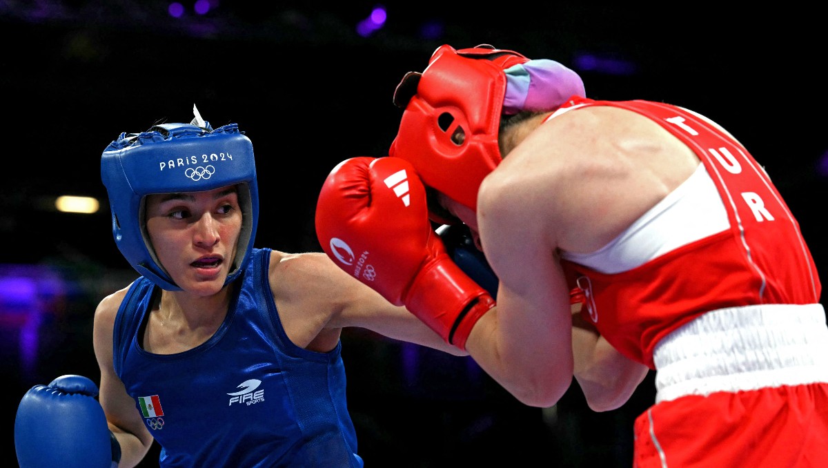 La mexicana Fátima Herrera ante Buse Naz Cakiroglu en los Juegos Olímpicos de París 2024 (AFP)