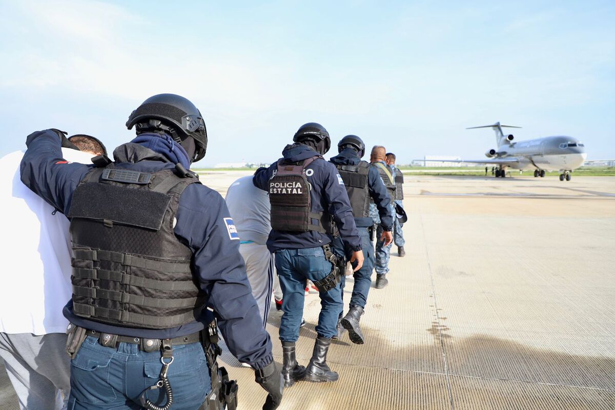 Presos de Hidalgo son trasladados a centros federales en Guanajuato y Coahuila