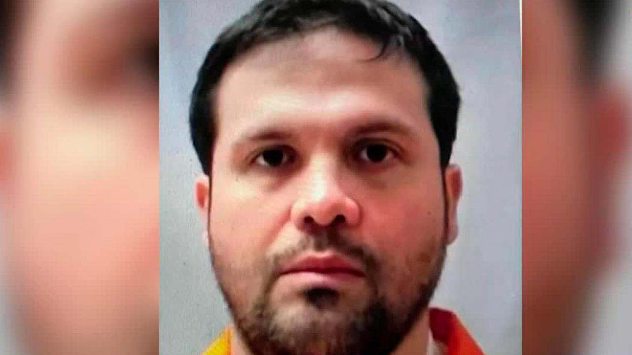 Revelan foto policial de Joaquín Guzmán López al comparecer ante juez en Chicago