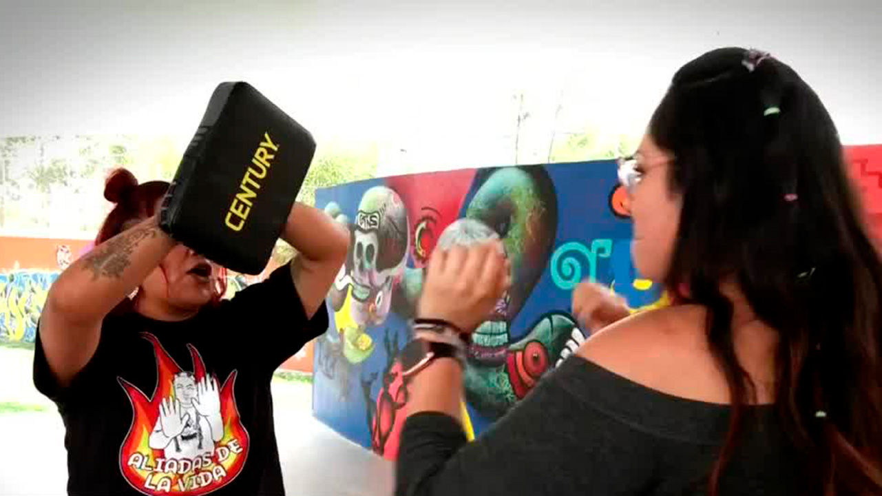 Colectivo 'Aliadas de la Vida' enseña defensa personal a mujeres en Edomex