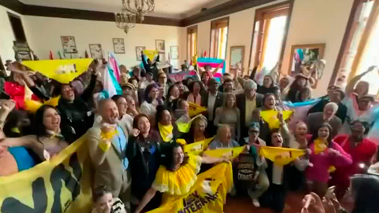 Colectivos de la comunidad LGBT presentan 'Ley Trans' en Colombia